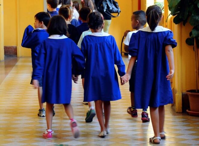 Adozione grembiule di colore blu – Scuola Primaria Madonna dei Braccini e Saffi